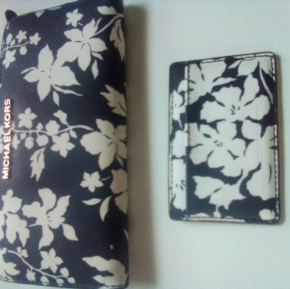 Michael Kors large wallet and card case holder - Picture 5 of 9